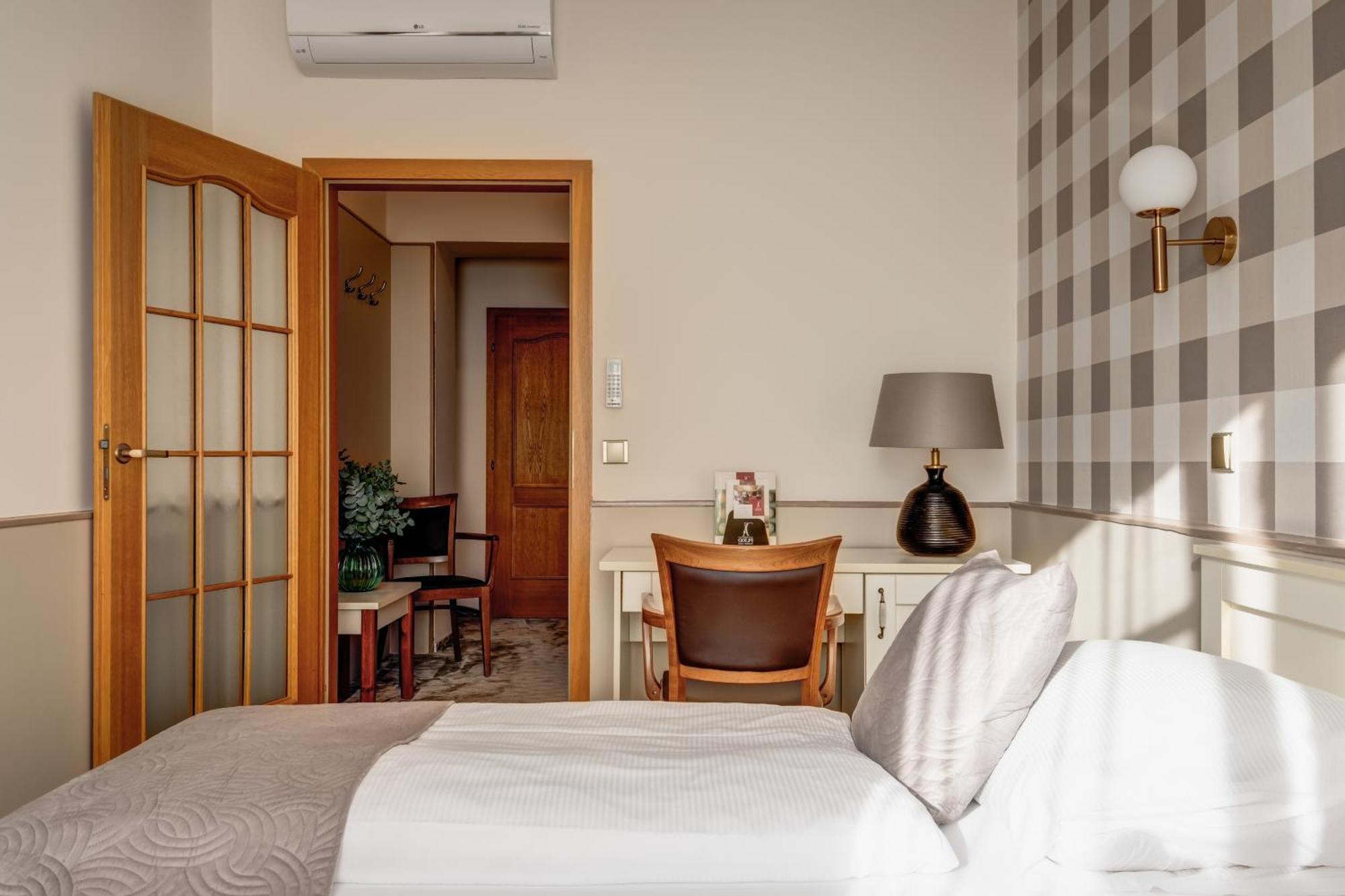 Hotel Golfi Подебрады Экстерьер фото